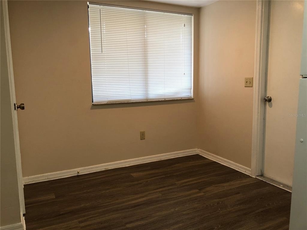 906 Robinhood Court - Photo 5