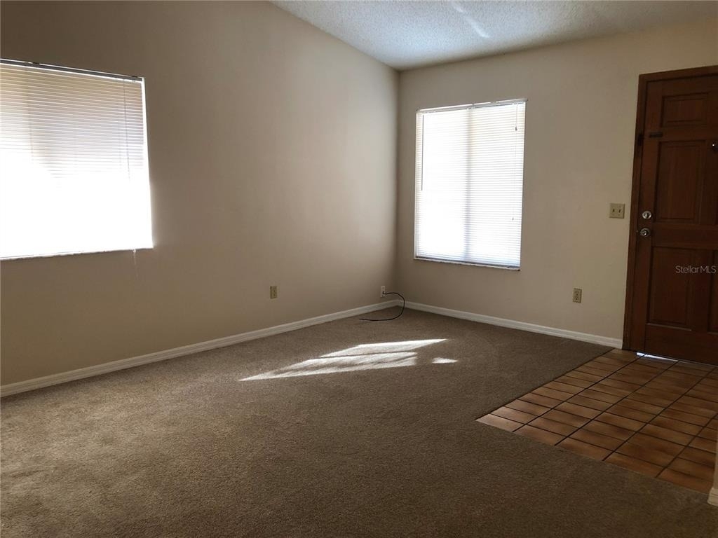 906 Robinhood Court - Photo 1
