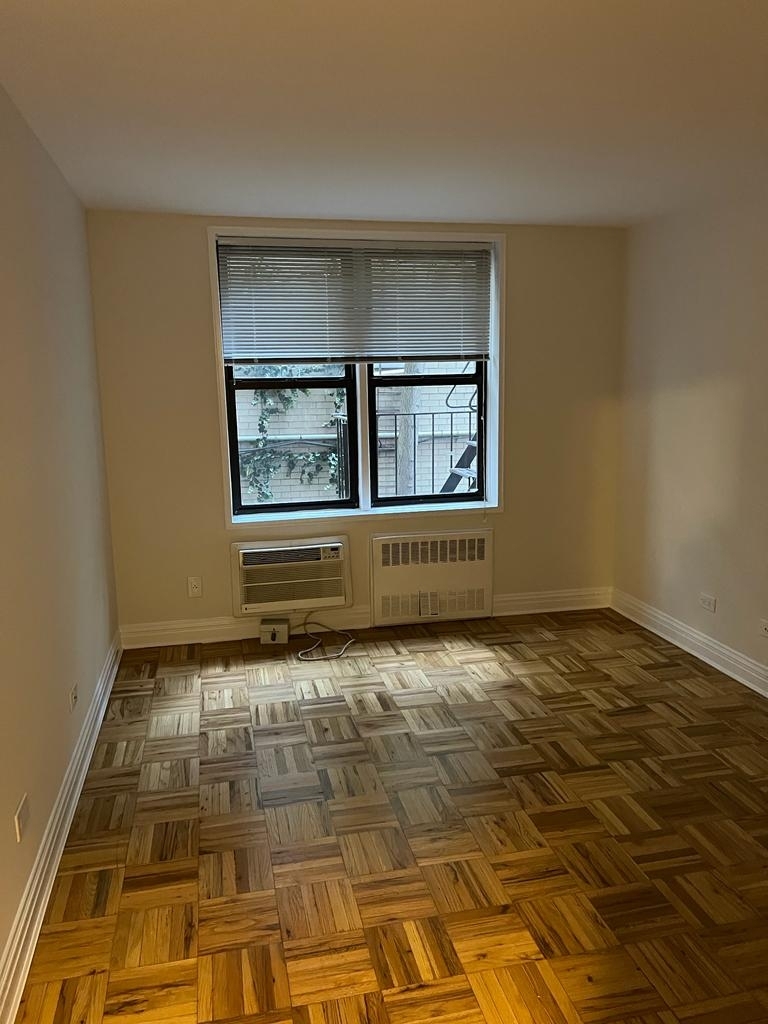 West 16th Street - Photo 7