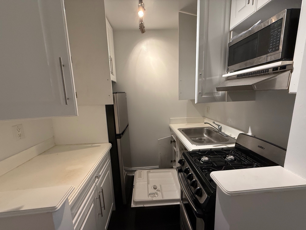 148 West 68th Street - Photo 3