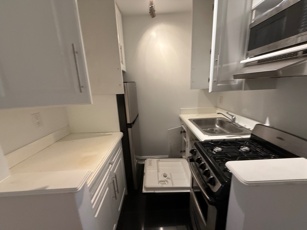 148 West 68th Street - Photo 4