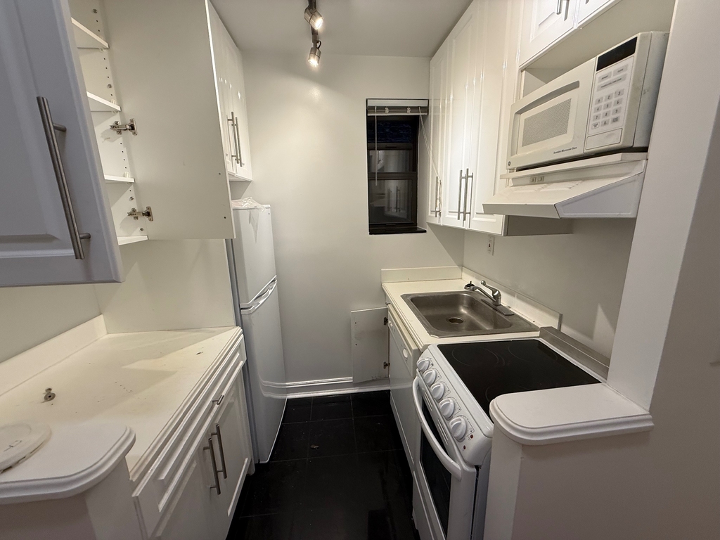 168 West 68th Street - Photo 3