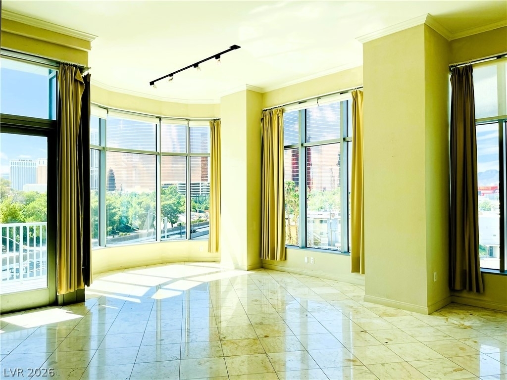 360 E Desert Inn Road - Photo 2