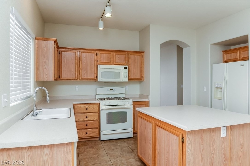 7833 Pinnochio Avenue - Photo 7
