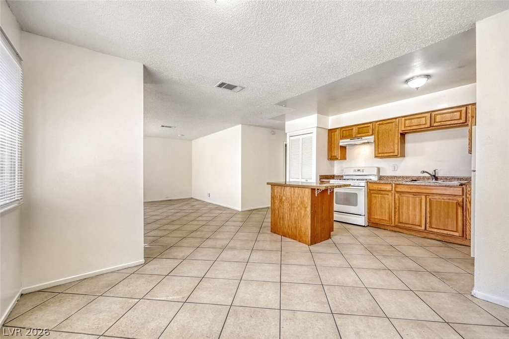 1272 Lawry Avenue - Photo 2