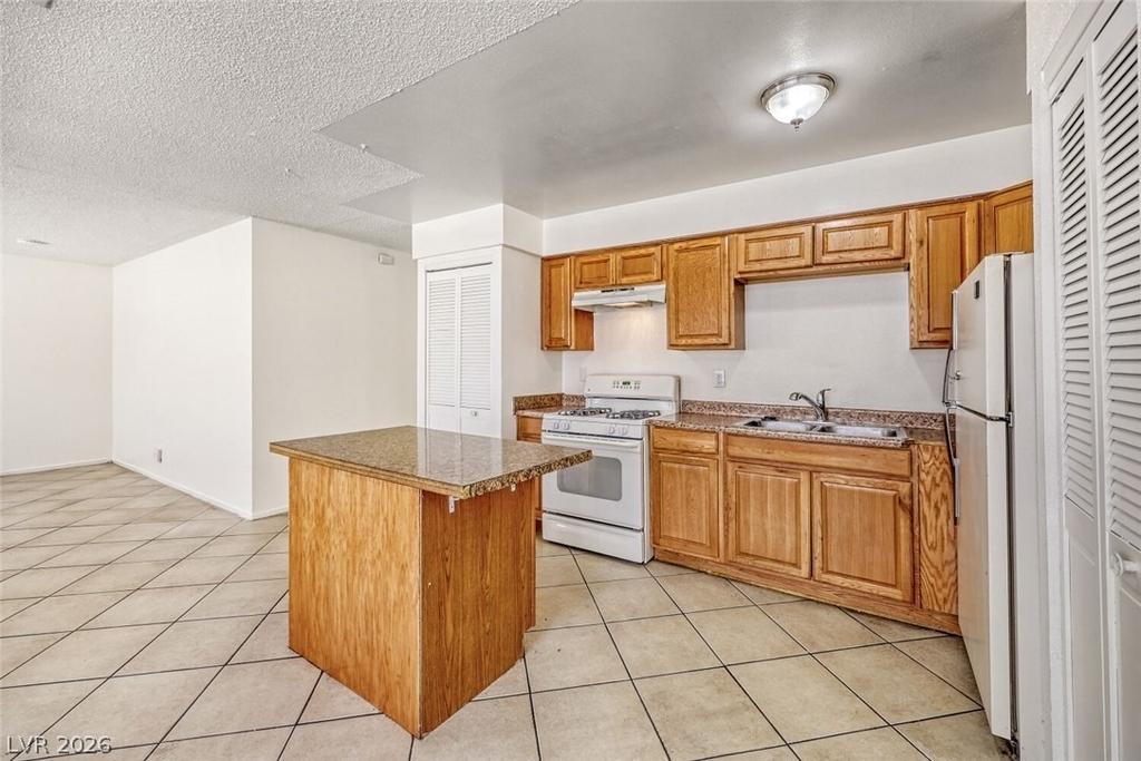 1272 Lawry Avenue - Photo 16