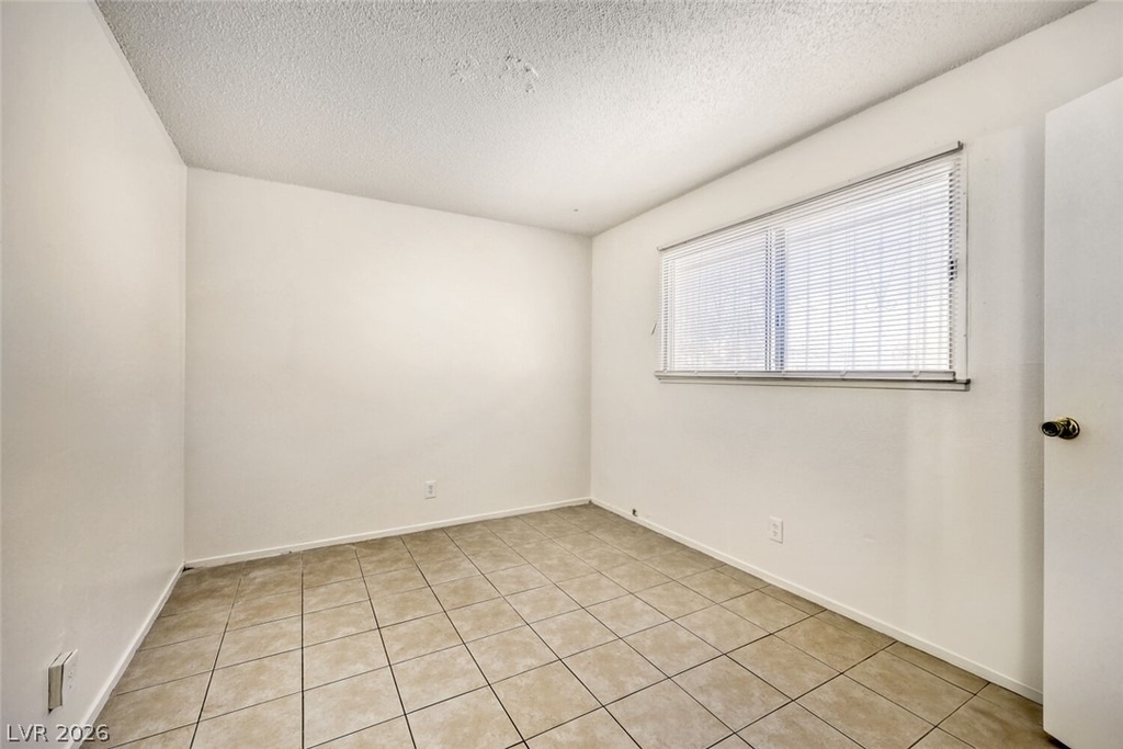 1272 Lawry Avenue - Photo 4