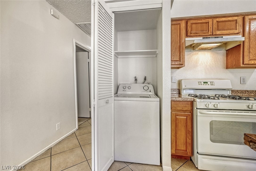 1272 Lawry Avenue - Photo 8