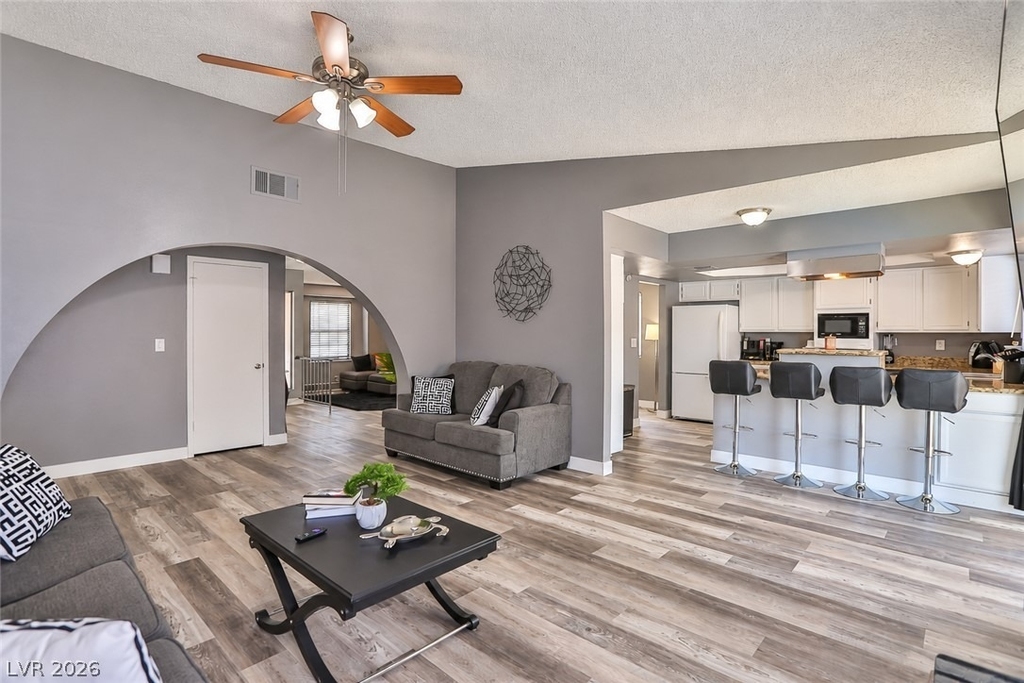 533 Sheffield Drive - Photo 2