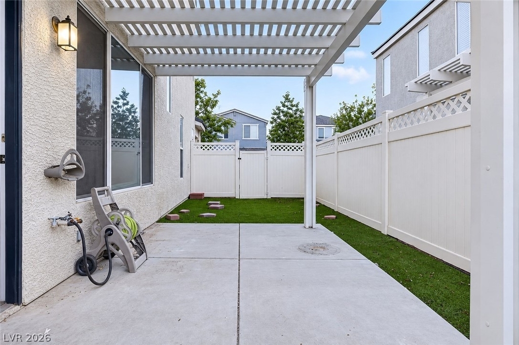 6276 Huntington Ridge Avenue - Photo 4