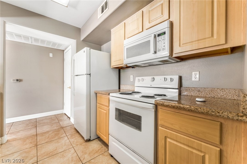 8000 Badura Avenue - Photo 6
