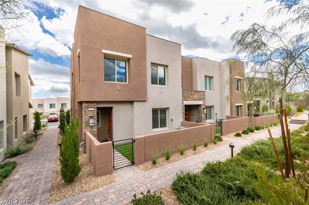 600 N Carriage Hill Drive - Photo 1