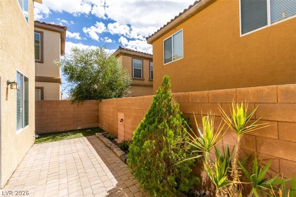 8365 Rygate Avenue - Photo 19