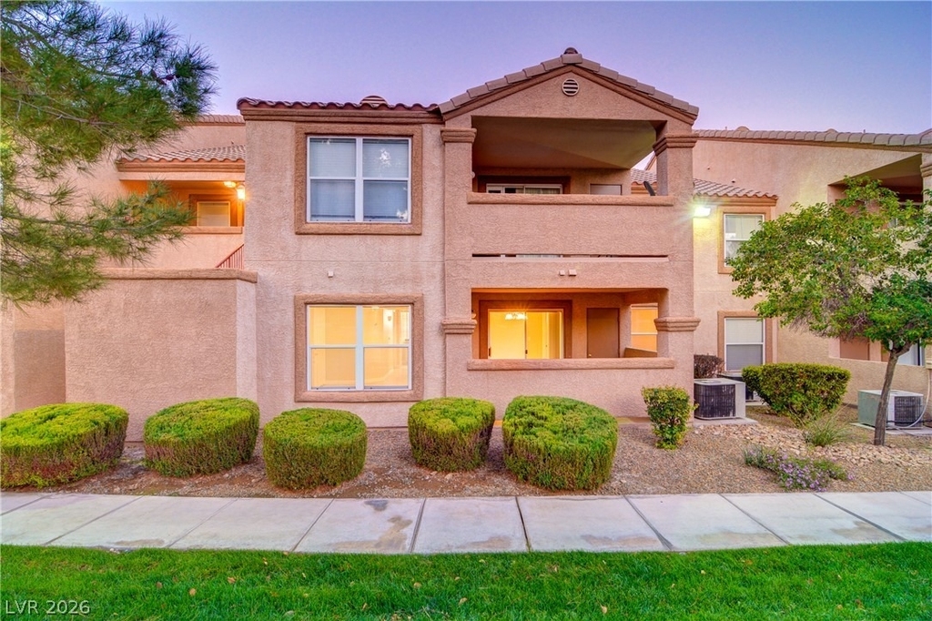 1150 N Buffalo Drive - Photo 0