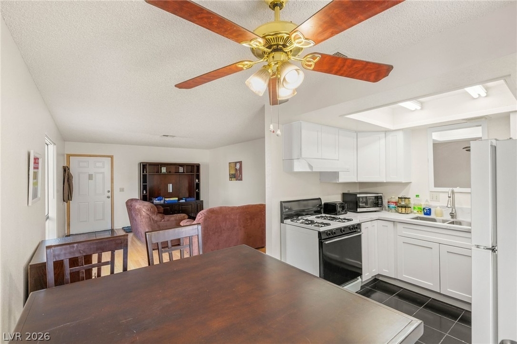 5171 Caliente Street - Photo 8