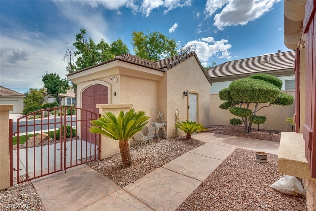 709 Sir James Bridge Way - Photo 2