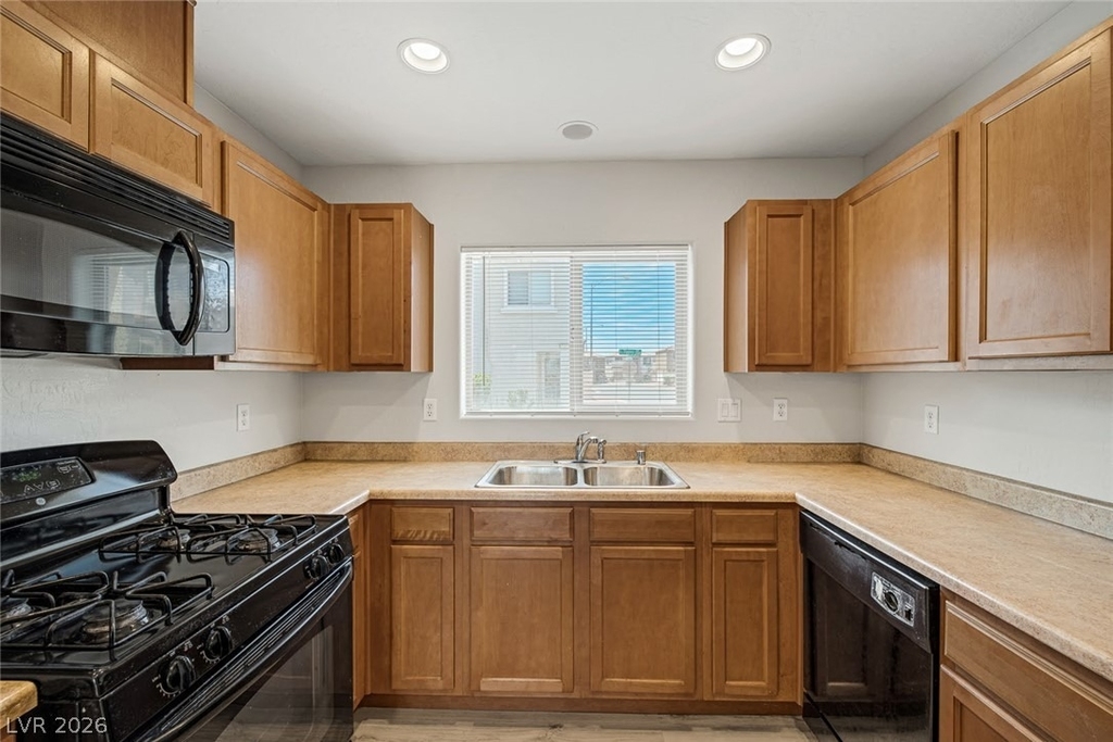 5244 Tipper Avenue - Photo 10
