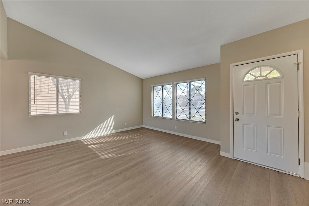 3158 Laurel Avenue - Photo 2
