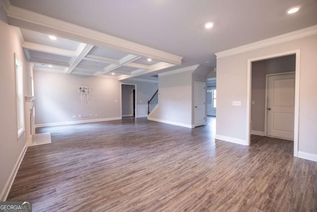 352 Newshaw Drive - Photo 3
