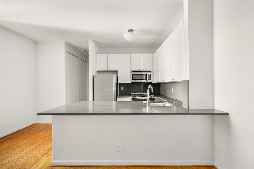 121 Madison Avenue - Photo 2