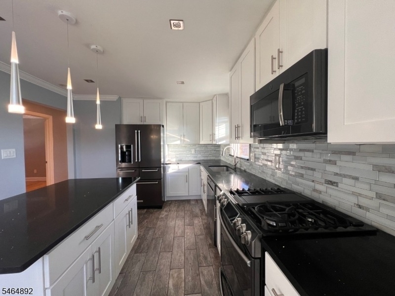 108 W Elm St - Photo 0