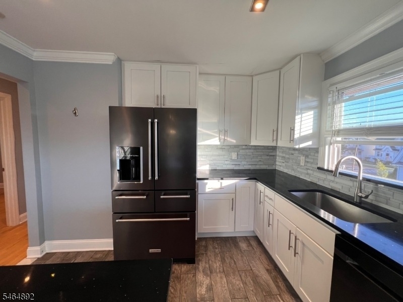 108 W Elm St - Photo 3