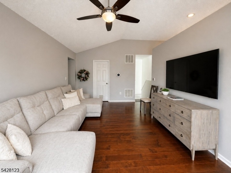 605 Magnolia Ln - Photo 3