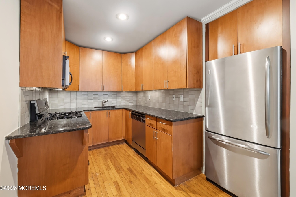 301 Sixth Avenue - Photo 7