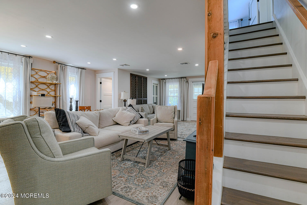 83 Broadway - Photo 17