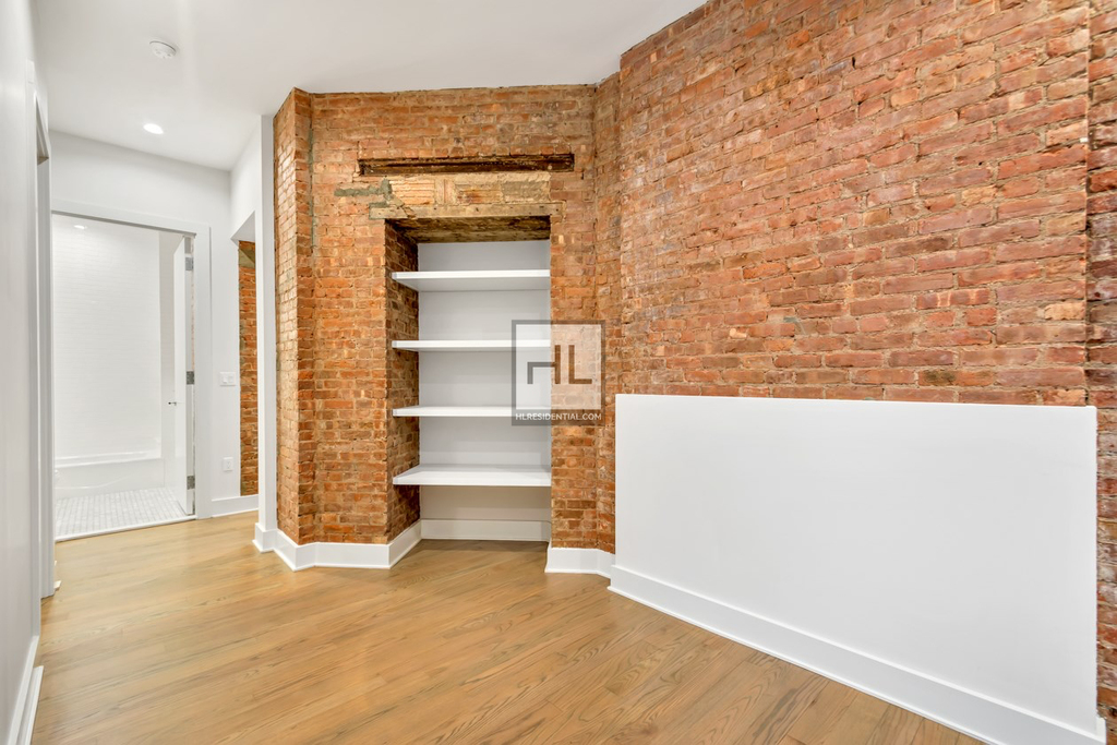 Madison Avenue - Photo 1