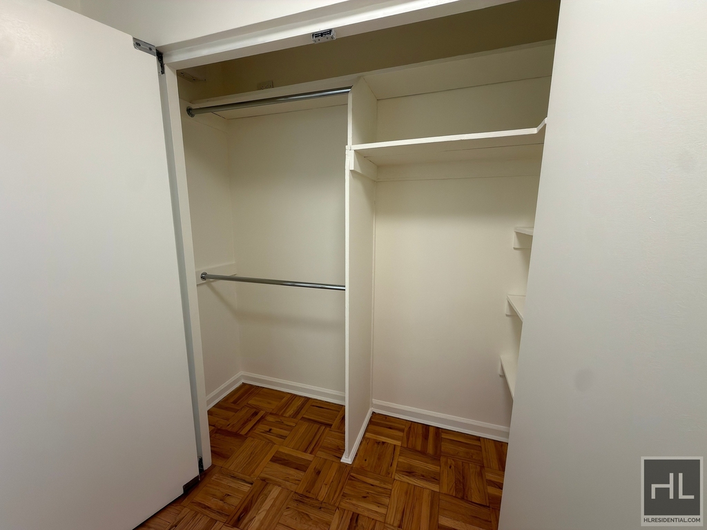 West 16 Street - Photo 4