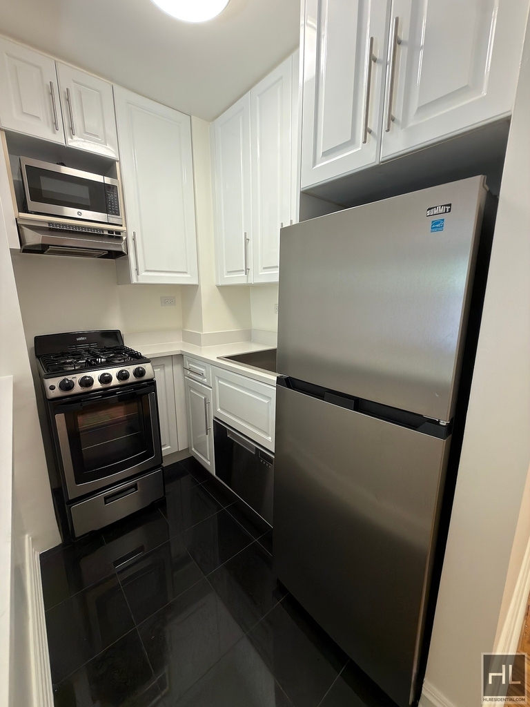 West 16 Street - Photo 2
