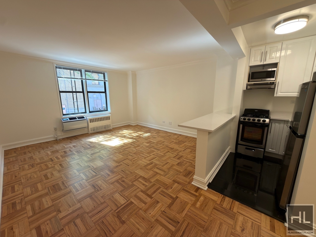 West 16 Street - Photo 0