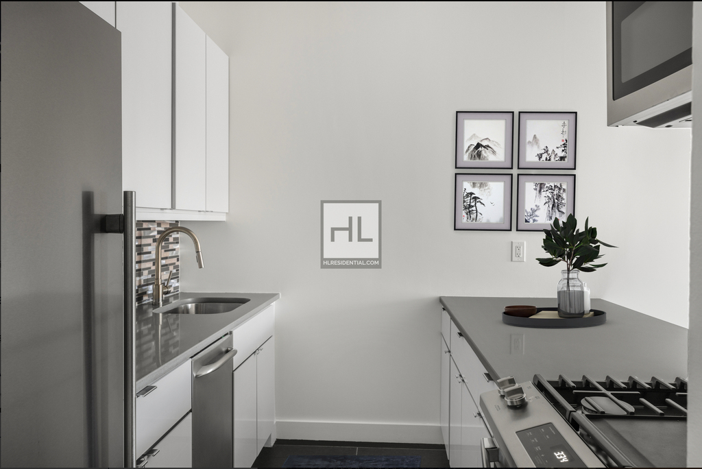 Second Avenue - Photo 1