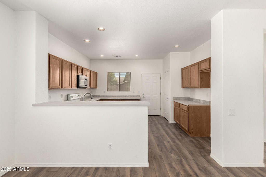 11741 W Sherman Street - Photo 12