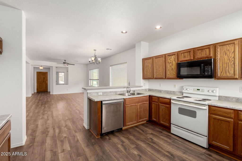 11741 W Sherman Street - Photo 13