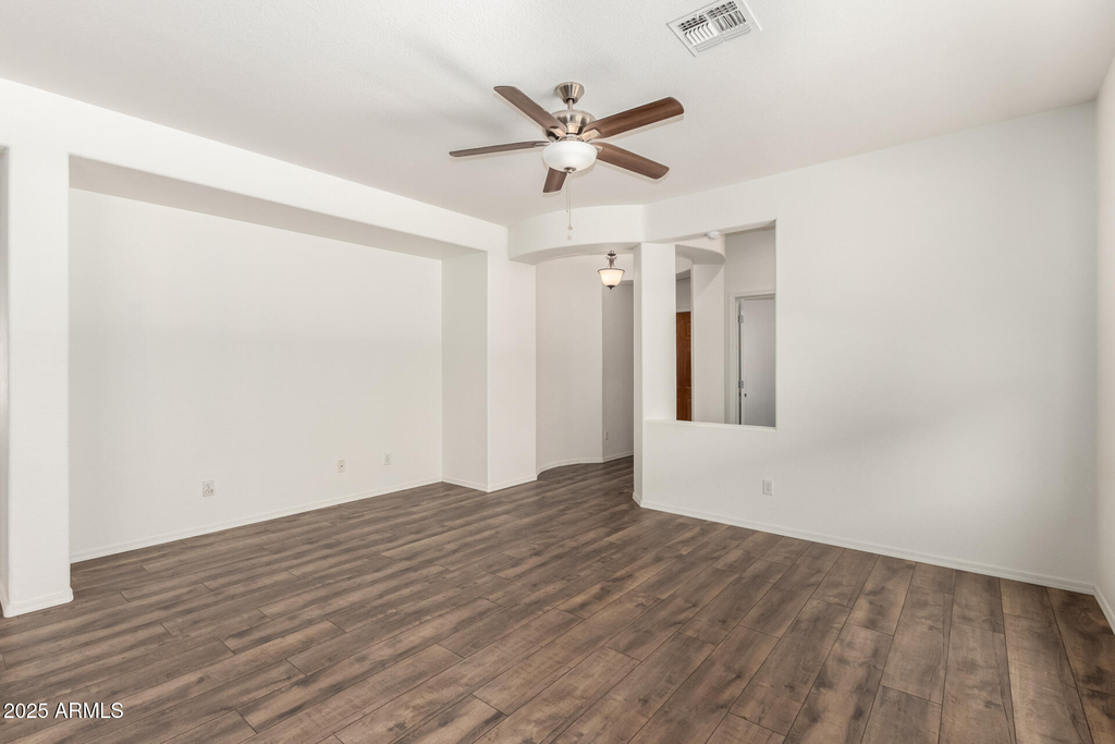 11741 W Sherman Street - Photo 9