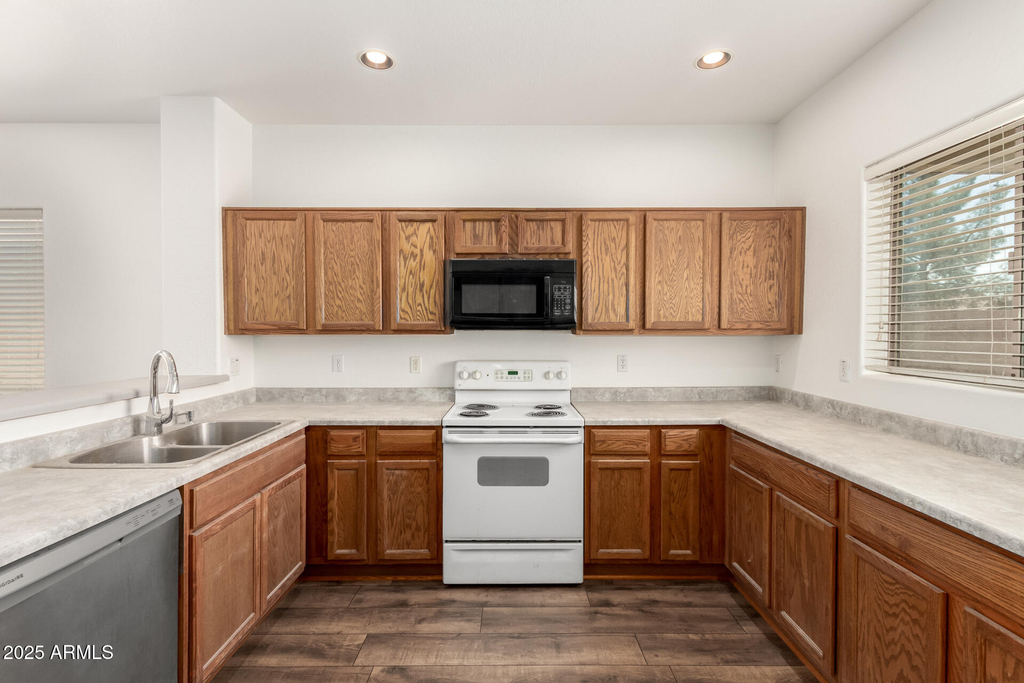 11741 W Sherman Street - Photo 14