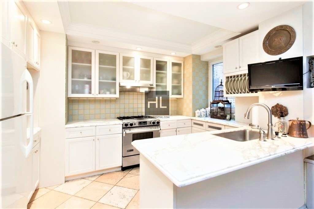 Central Park South - Photo 1