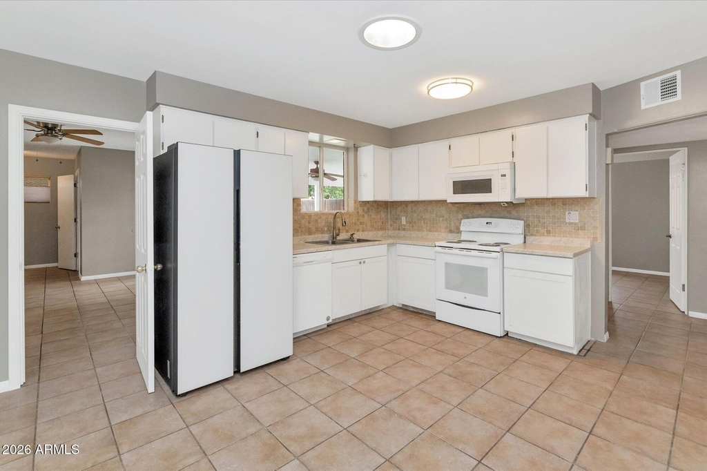 1127 S Una Avenue - Photo 5