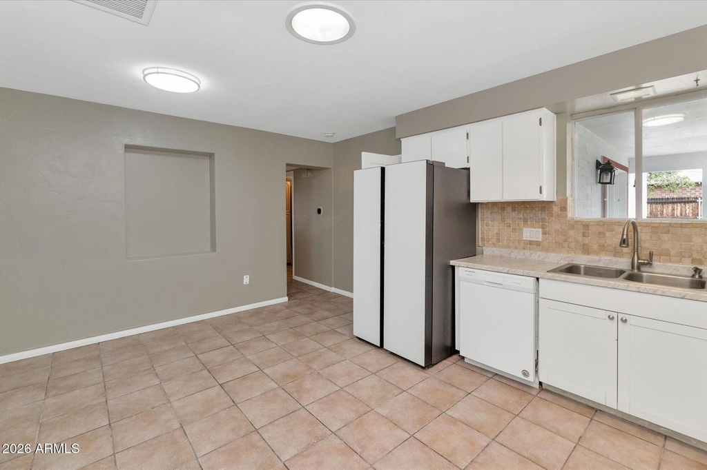 1127 S Una Avenue - Photo 6