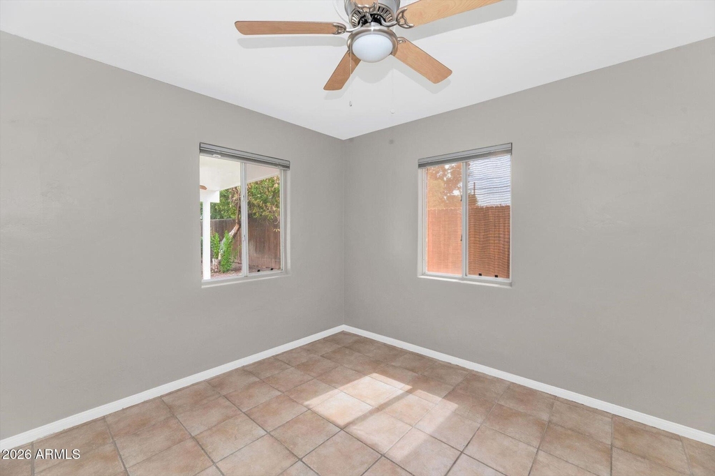 1127 S Una Avenue - Photo 16