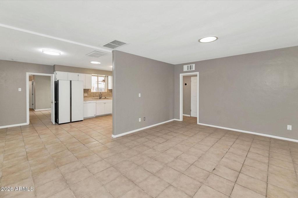 1127 S Una Avenue - Photo 8