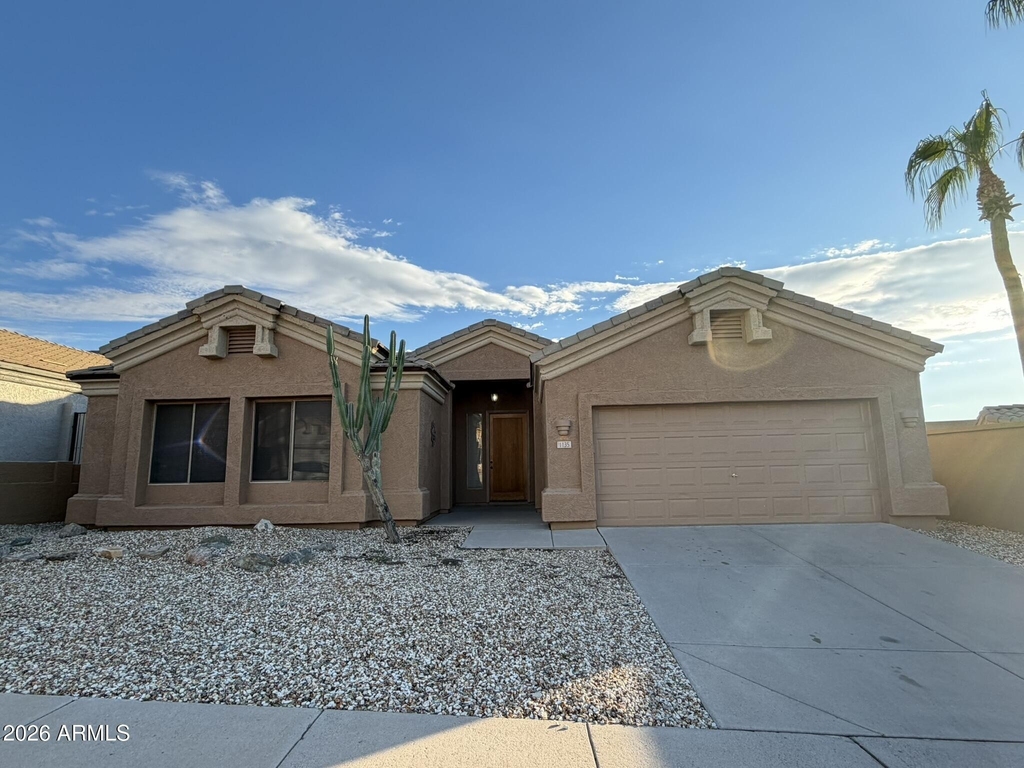1135 E Cottonwood Lane - Photo 0