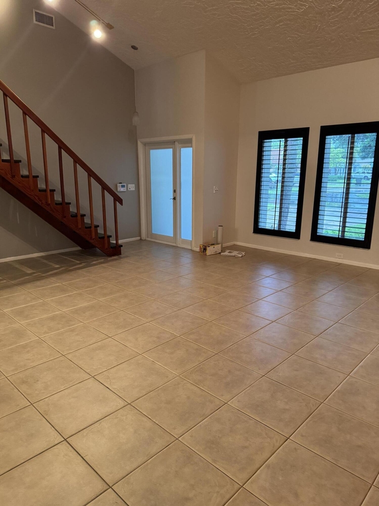 355 Se 7th Street - Photo 3