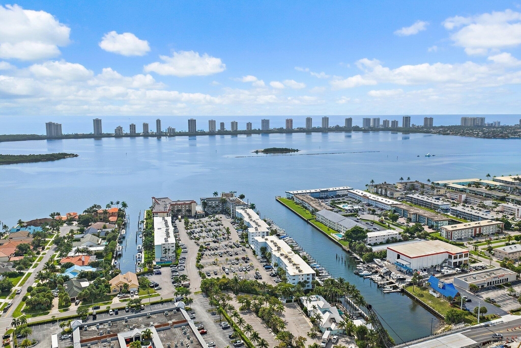 100 Paradise Harbour Boulevard - Photo 1