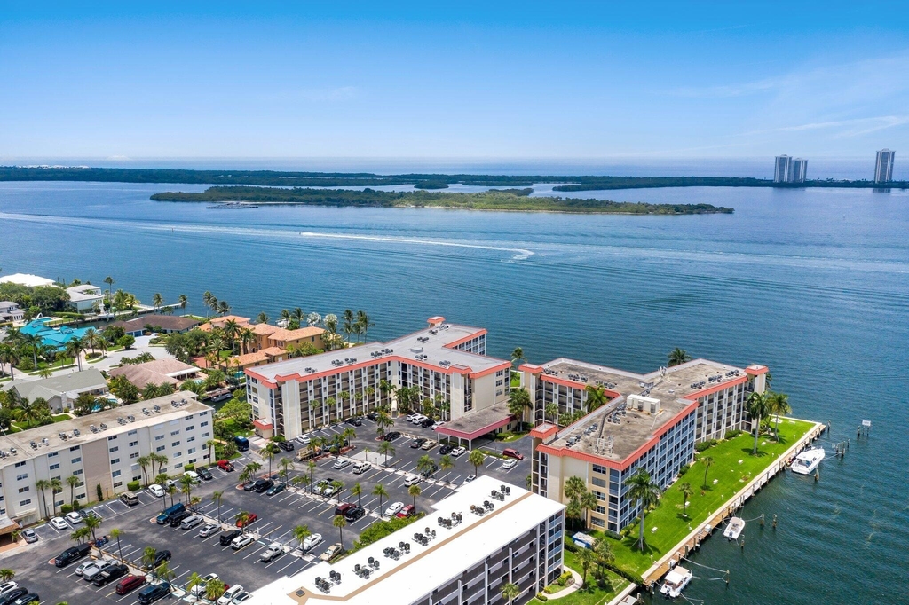 100 Paradise Harbour Boulevard - Photo 10