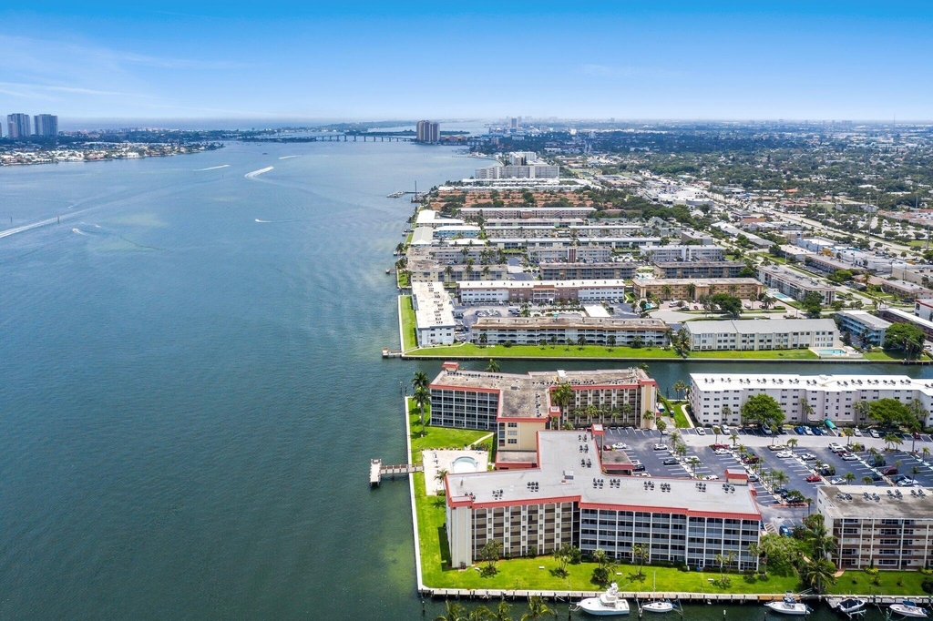 100 Paradise Harbour Boulevard - Photo 16