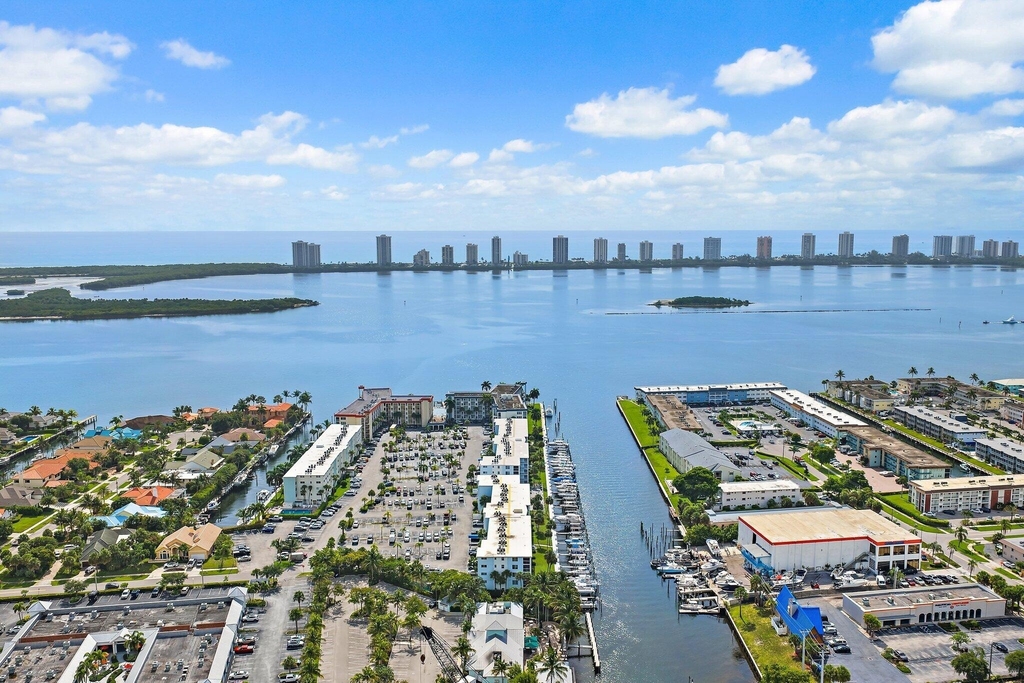 100 Paradise Harbour Boulevard - Photo 2