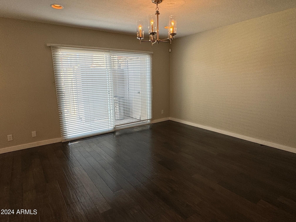 5611 N 79th Street - Photo 8